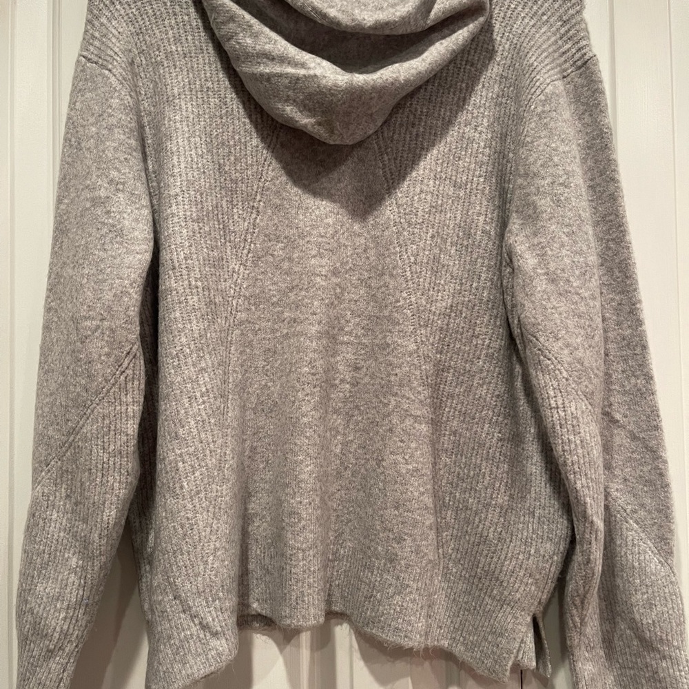 Time and Tru Sweater - Picture 2 of 2